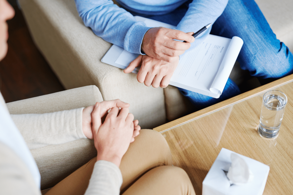 woman speaking with her therapist about silent panic attacks