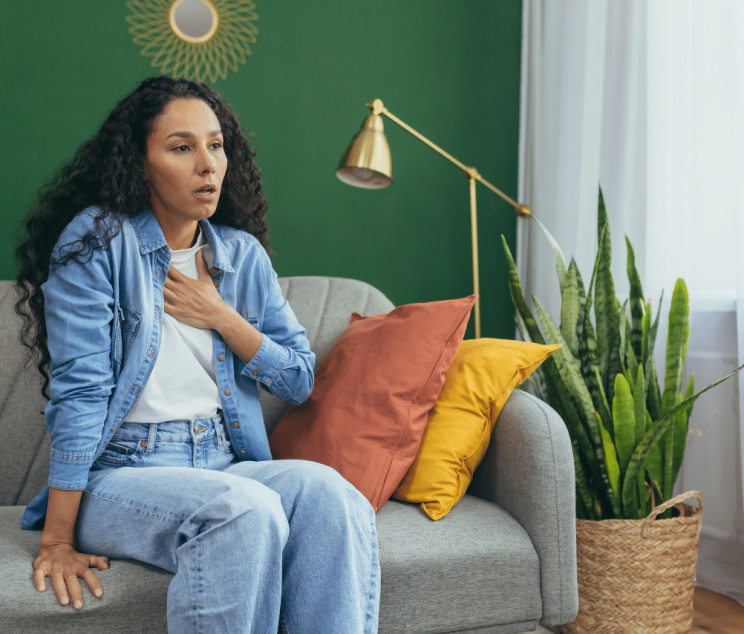 woman struggling with having a silent panic attacks|man struggling having silent panic attacks|woman speaking with her therapist about silent panic attacks
