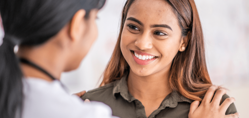 woman speaking with her doctor about borderline personaltiy psychosis|woman struggling with borderline personaltiy psychosis|patients in group discussing borderline personaltiy psychosis